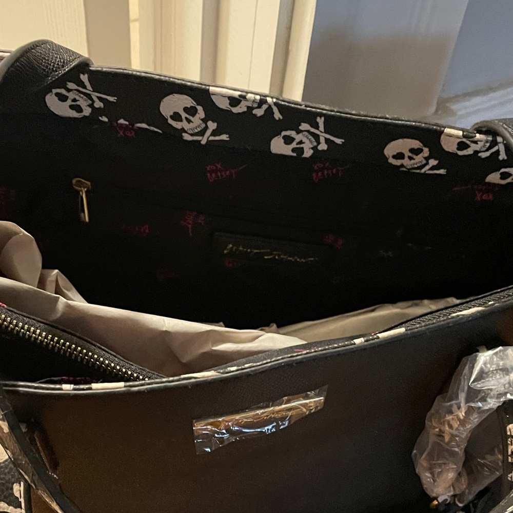 Betsey Johnson Black Skull Tote Bag Set - Picture 4 of 6